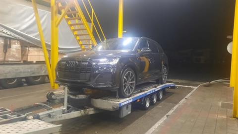 Эвакуатор с лаветой / прицепом