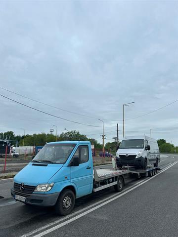 Эвакуатор с лаветой / прицепом