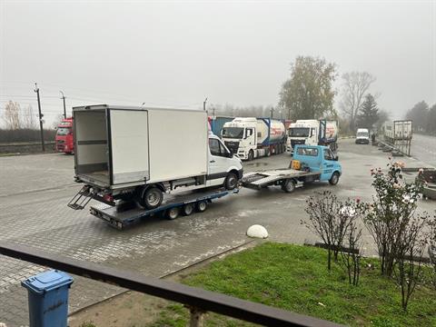 Эвакуатор с лаветой / прицепом