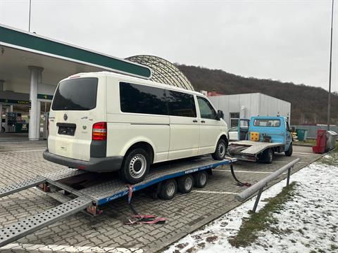 Эвакуатор с лаветой / прицепом