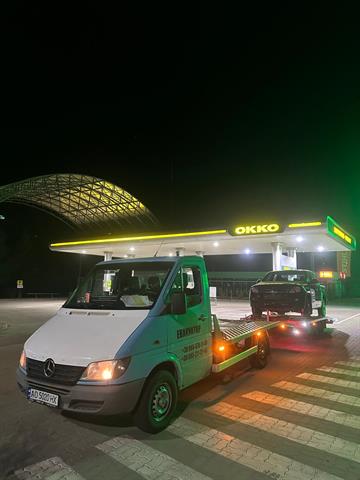 Эвакуатор с лаветой / прицепом